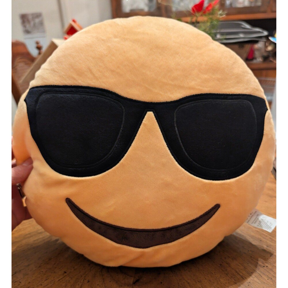 Official EvZ Sunglasses Emoji Pillow - 32cm - Excellent Condition - Picture 5 of 6